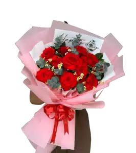 Bó Hoa Đỏ Gói Hồng Nổi Bật