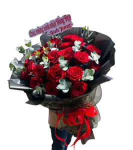 Bó Hoa Hồng Đỏ Gói Đen Cá Tính