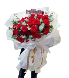 Bó Hoa Hồng Đỏ Gói Trắng Dịu Dàng
